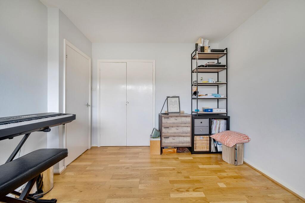 Bedroom 2 (rear)