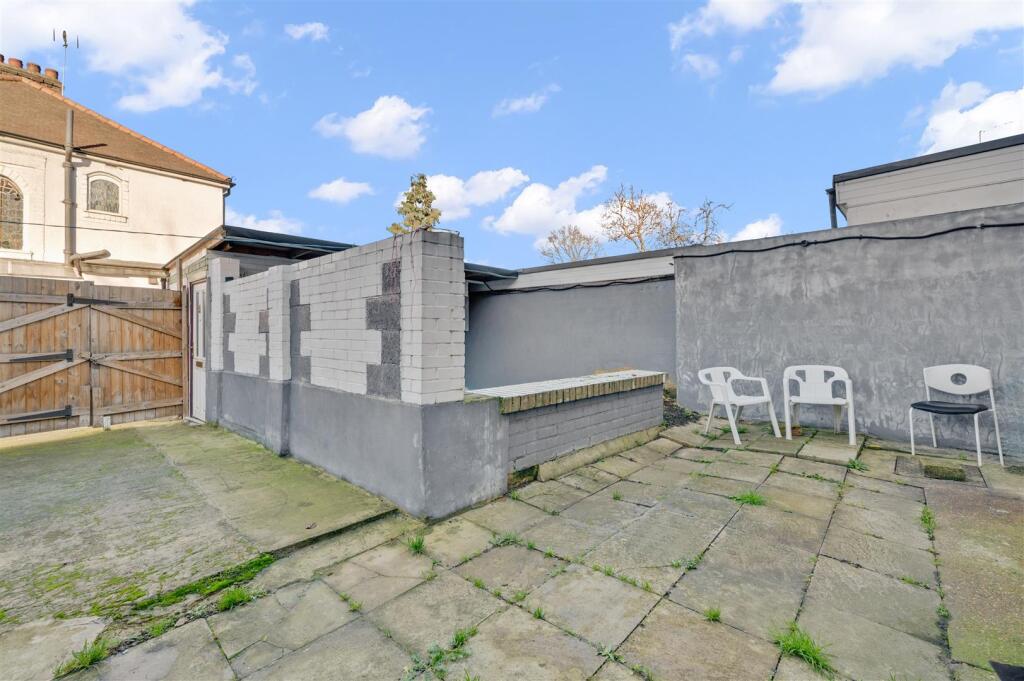 Daniels_Norbreck Gardens, Hanger Lane, NW10_013 - 