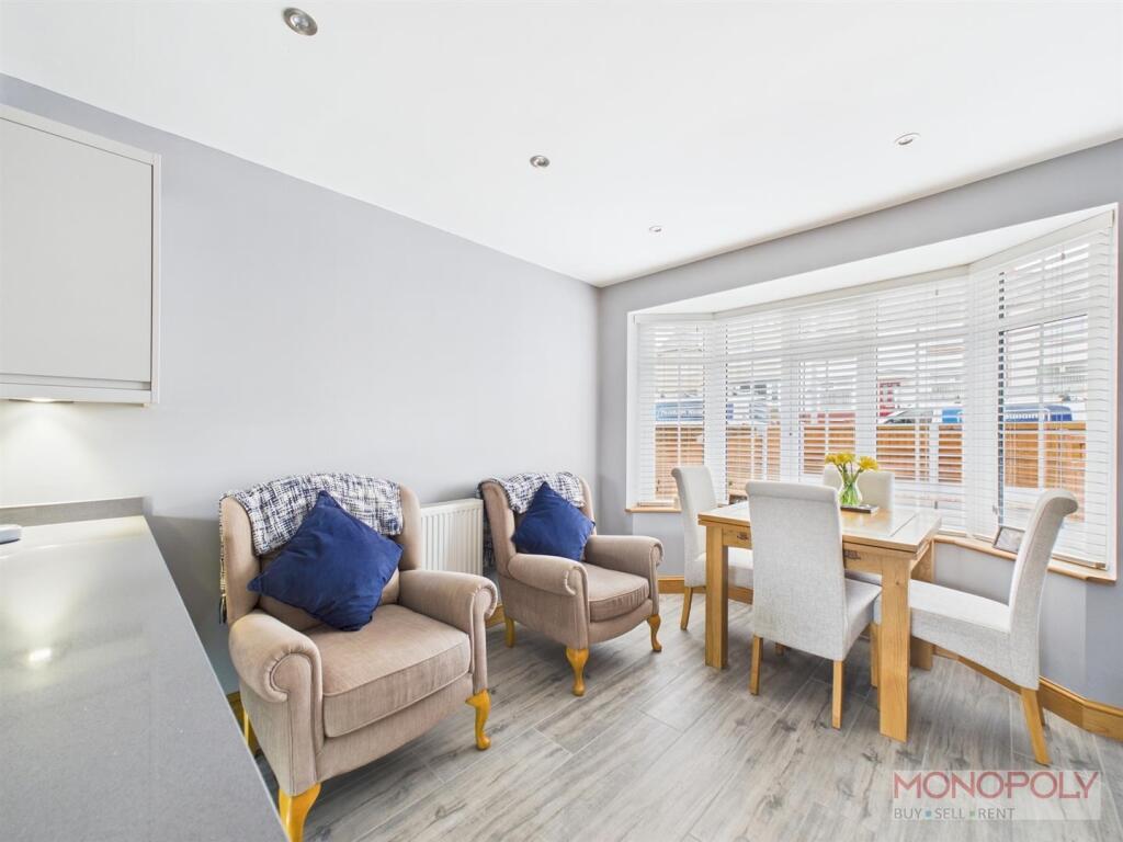 KITCHEN/ DINING ROOM