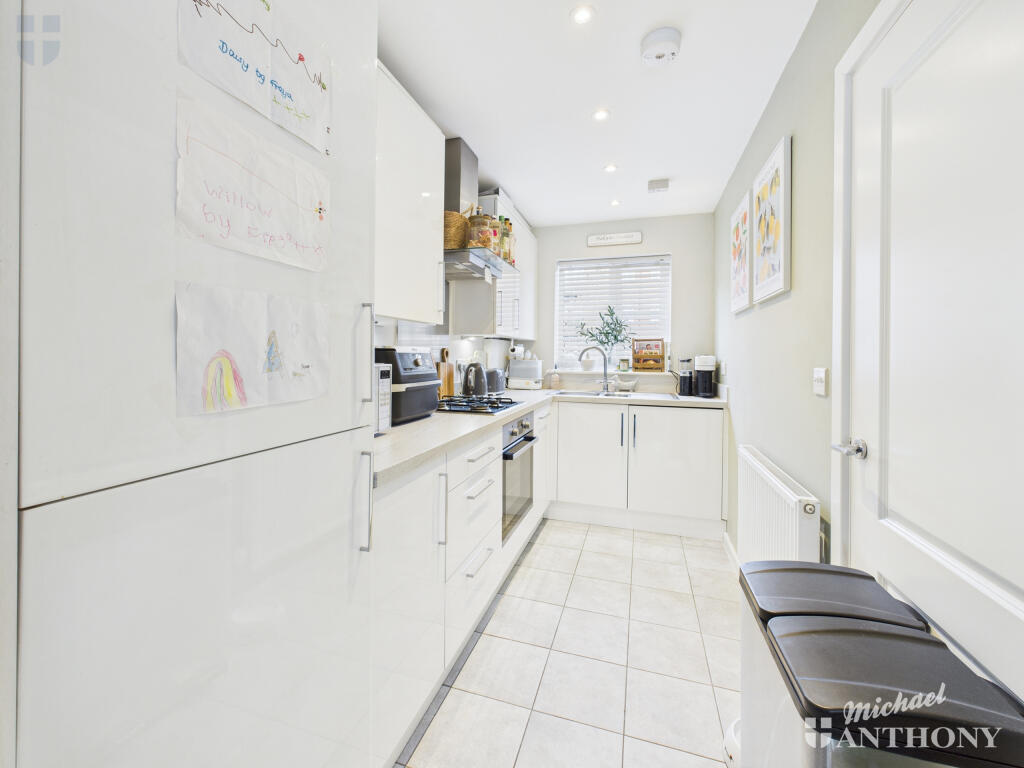 CAM03852G0-PR0436-STILL008