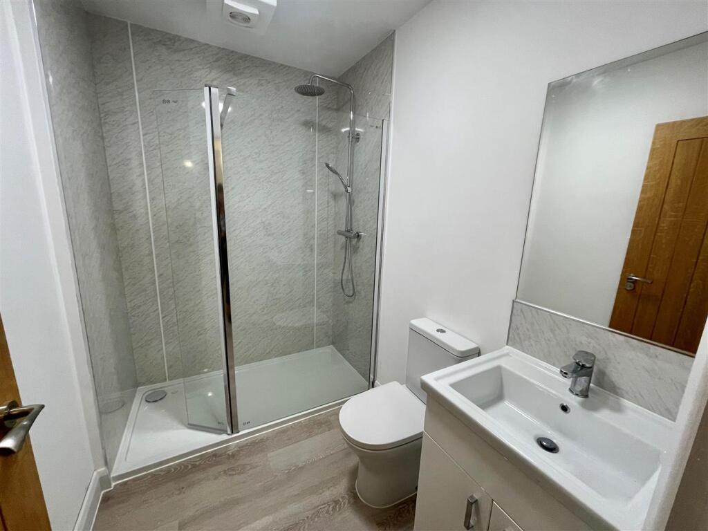 Shower Room.jpg