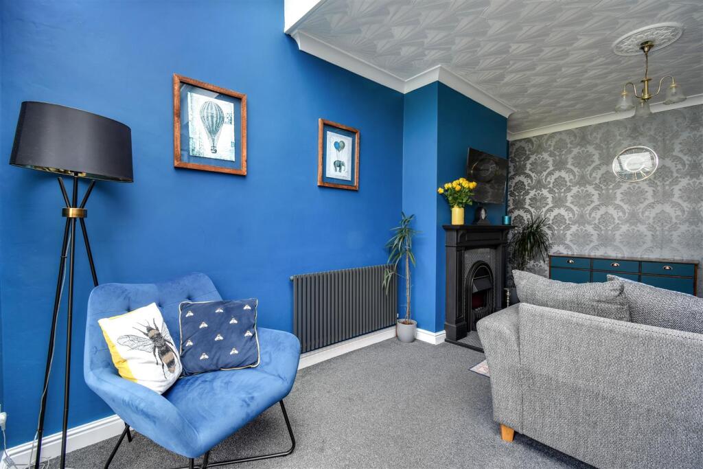 SITTING ROOM