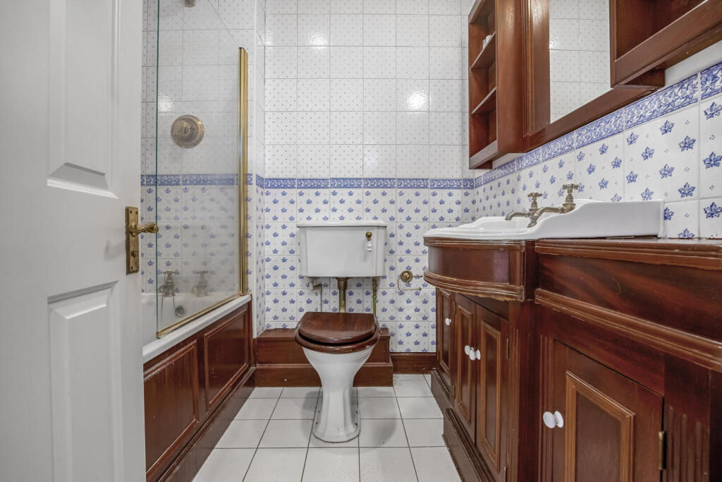 Bathroom En-Suite