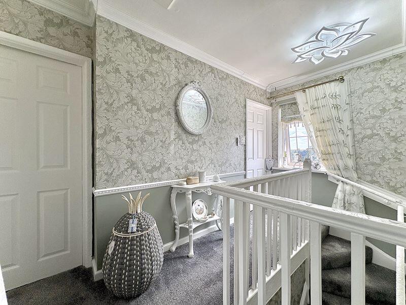 FIRST FLOOR LANDING