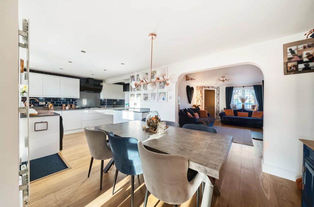 Kitchen/Dining Area