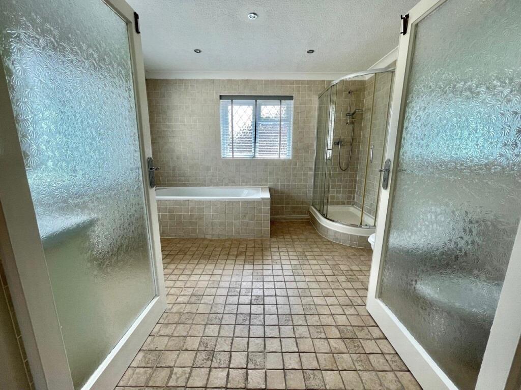 MASTER BATHROOM 111.jpg