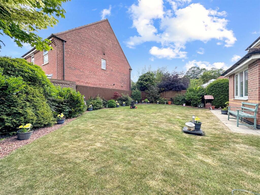 Lovely Enclosed Garden 714