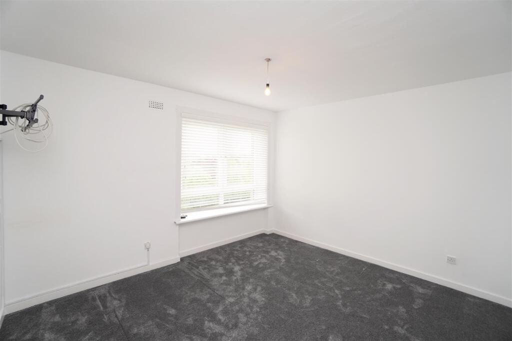 bedroom2.jpg