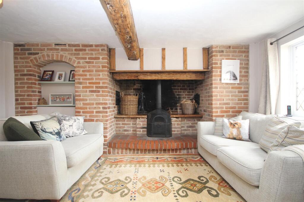 Livingroom2.JPG