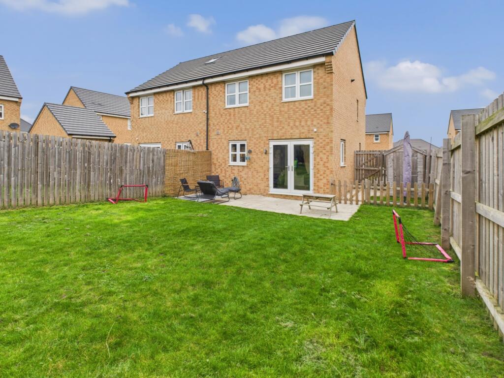 CAM04233G0-PR0034-STILL026