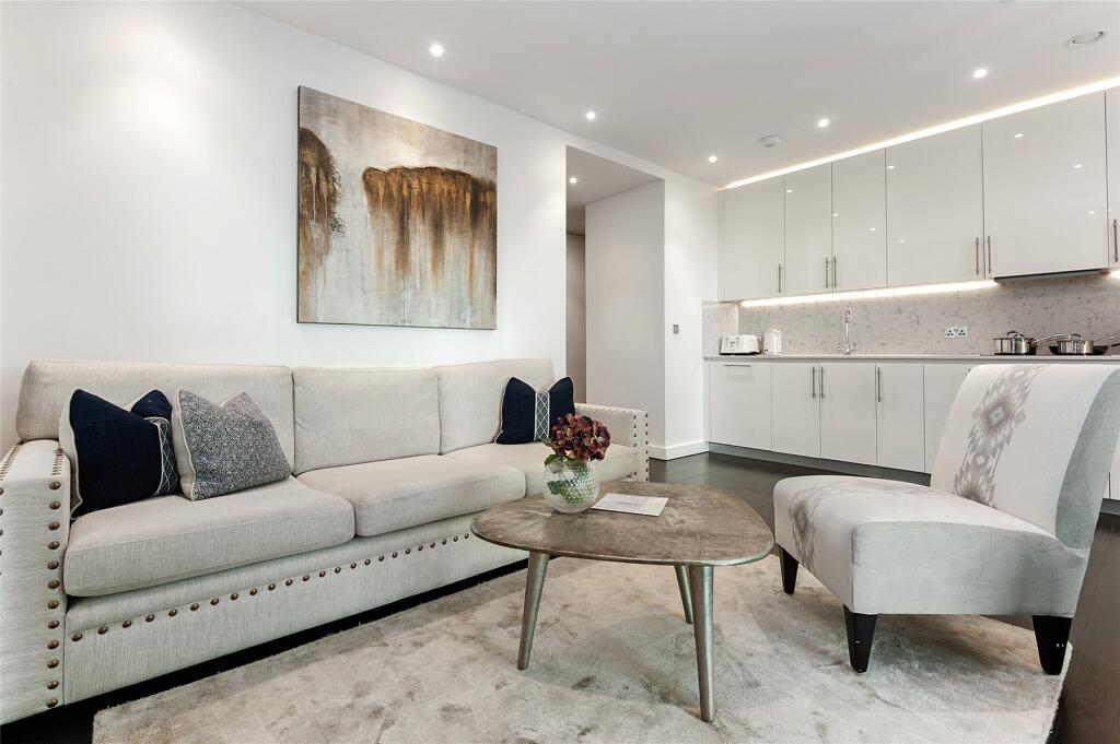 82939_Thornes House