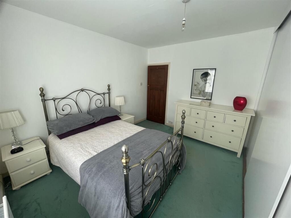 Bedroom 1.jpg