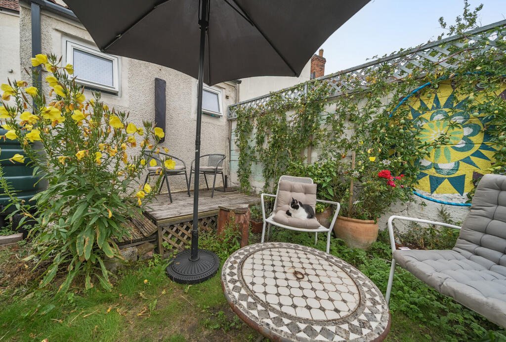 1327022-11-6880d9...