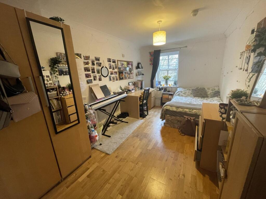 37dr.Room2.jpg