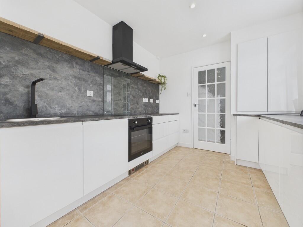 CAM04273G0-PR0137...