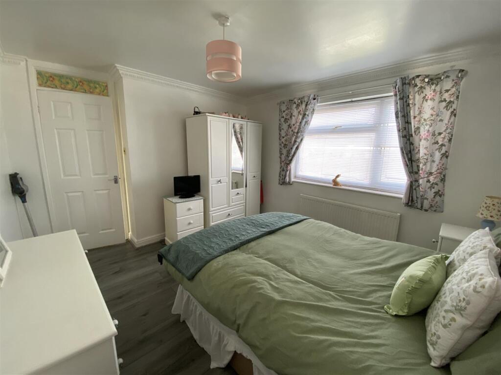 Bedroom no.2 rear double: