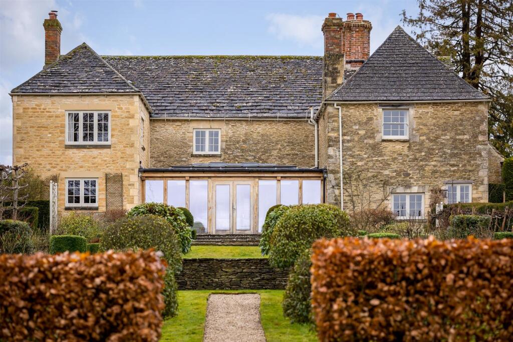 29 - Malt Cottage - GL7 5RY - Web.jpg