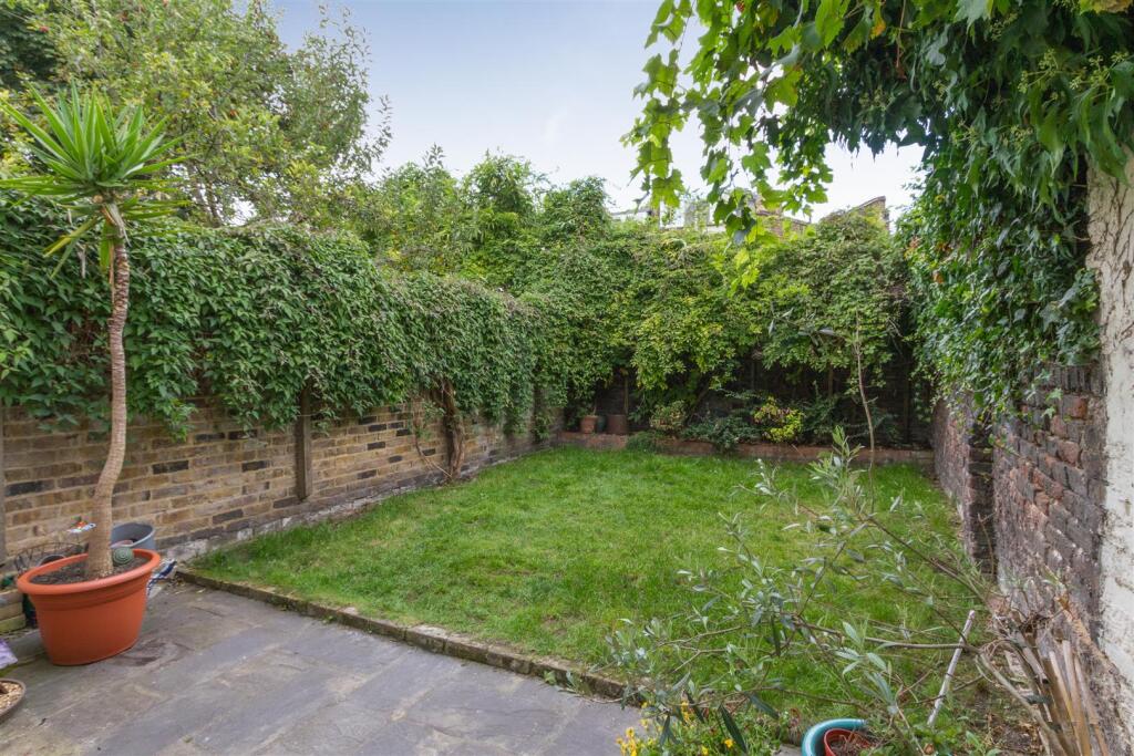 Sales Hammersmith Irving Road 2 - Garden (3).jpg