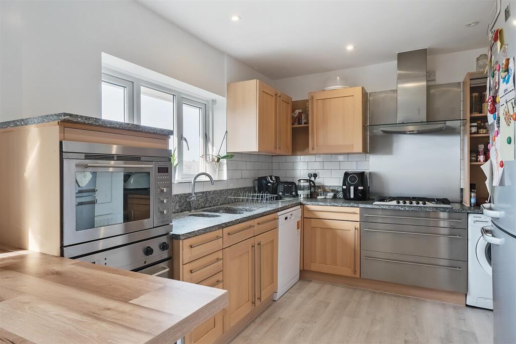 Kitchen (3).jpg