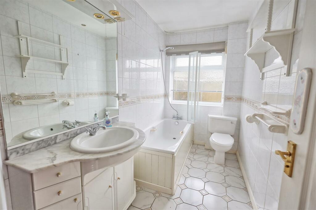 GROUND FLOOR BATHROOM