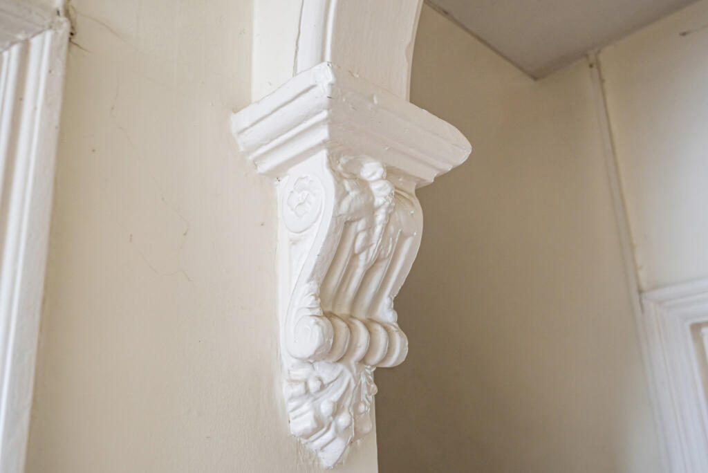 1346268-12-68b811...