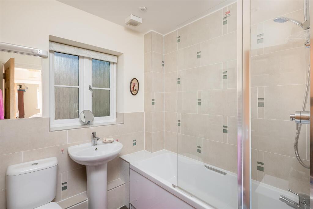 8 Foxfield Court-11.jpg