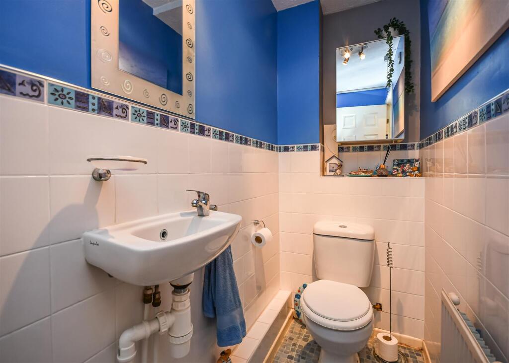 24 Strathern Drive-Cloakroom.jpg