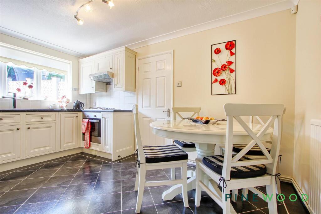 KITCHEN / BREAKFAST ROOM