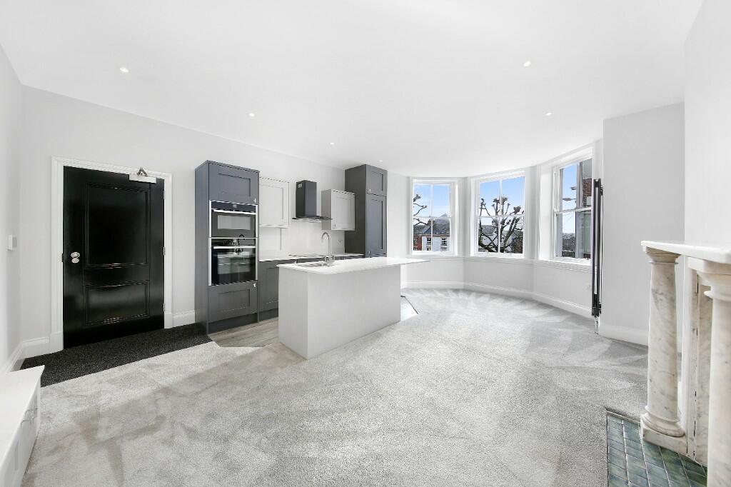 Living / Kitchen