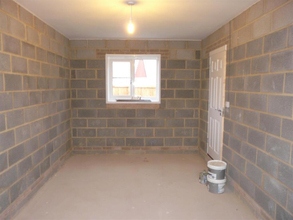 36 Thomas Place V2015.JPG