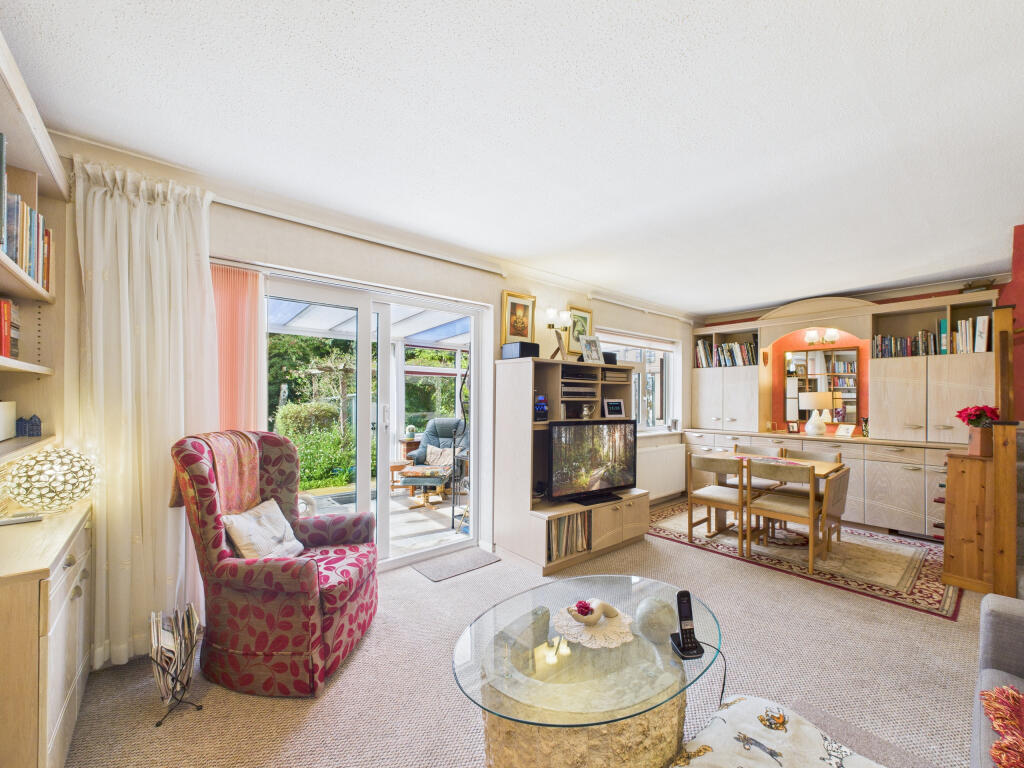 CAM02909G0-PR0484-STILL016