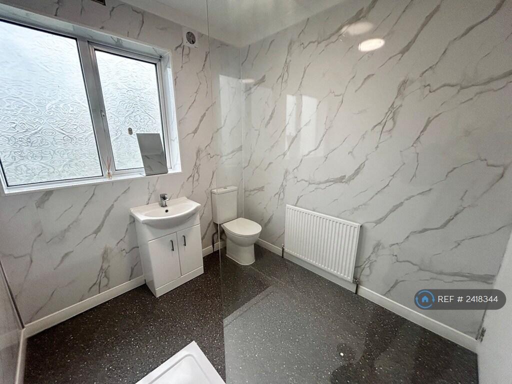 Family Bathroom 