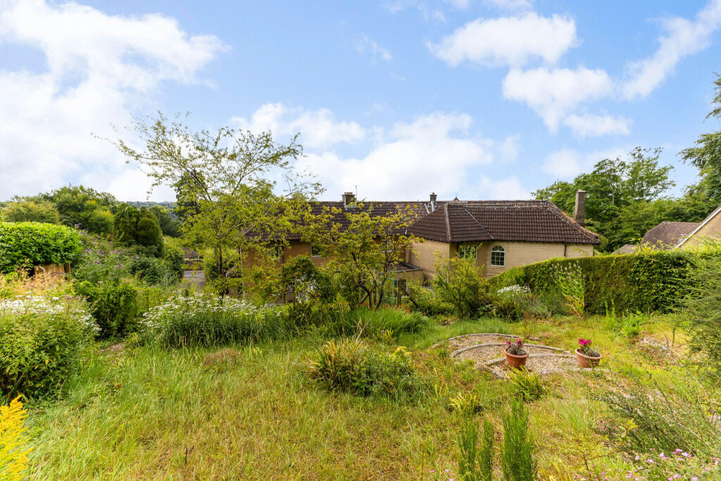 Garden &amp; View to Back of House