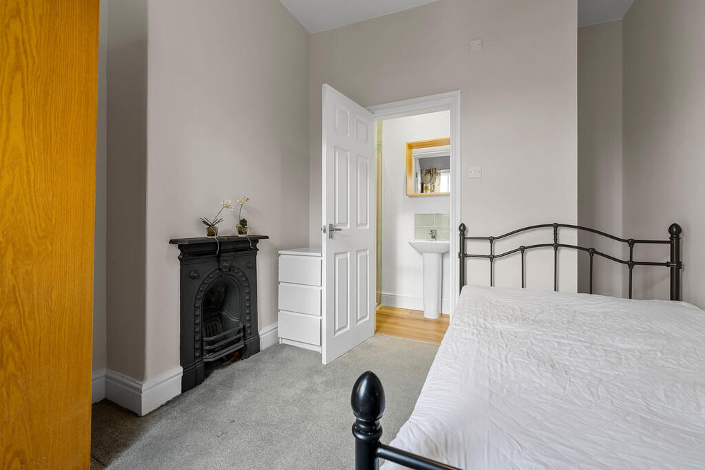18 Gresford Avenu...