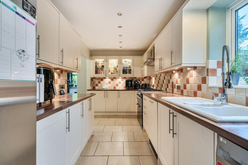 Kitchen Pic 1