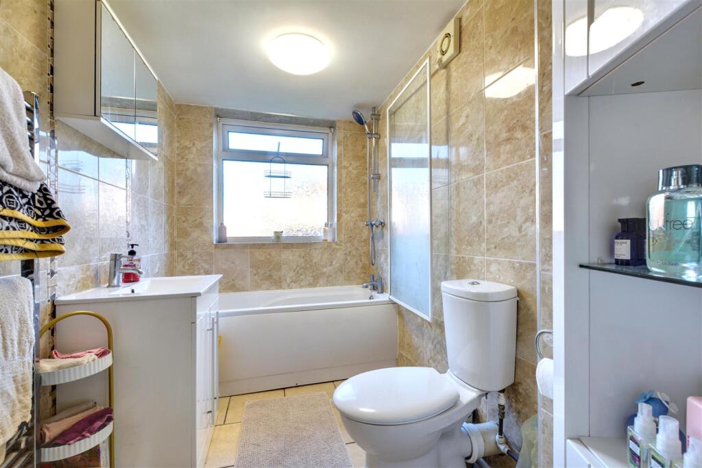 Bathroom_1.jpeg