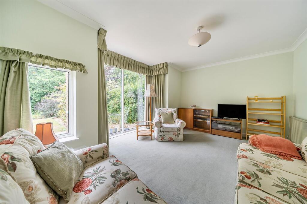 Frankland Close - Lounge.jpg