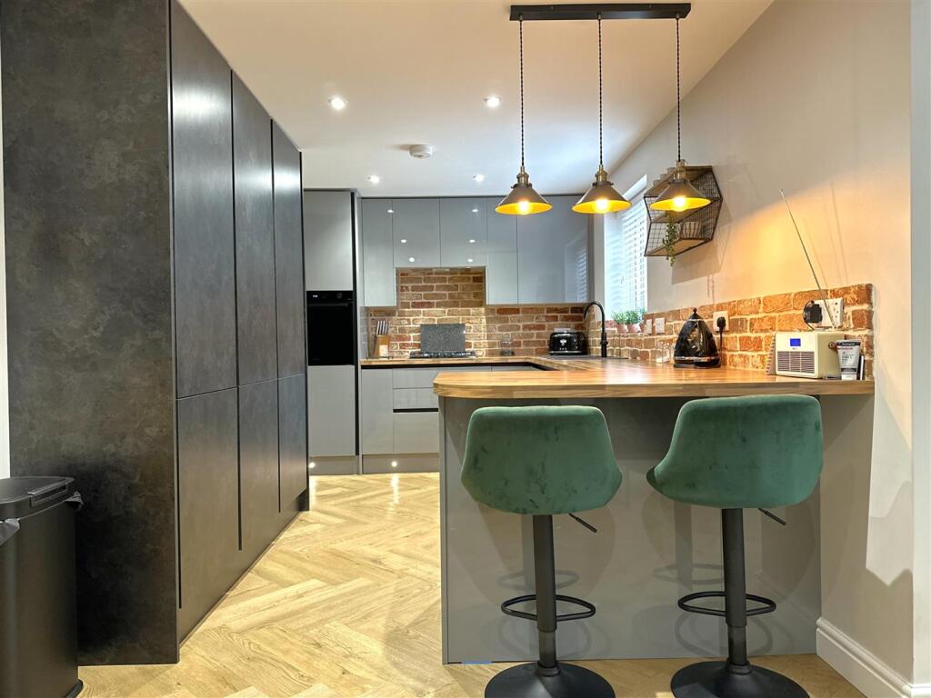 Stylish Dining Kitchen 312