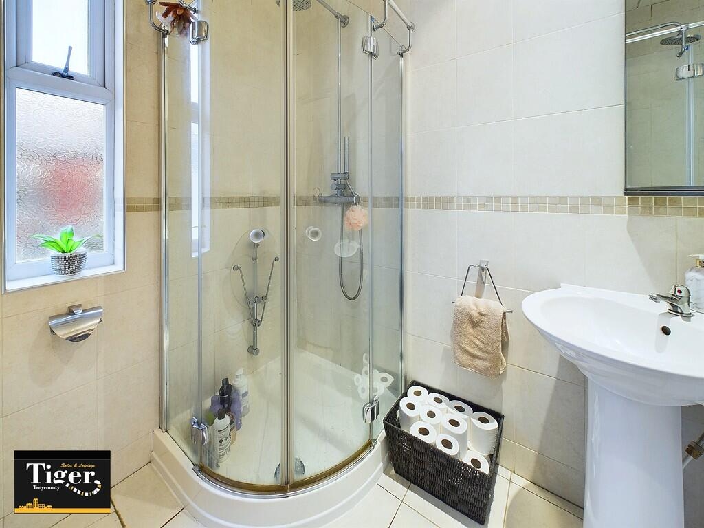 CAM02176G0-PR0447...