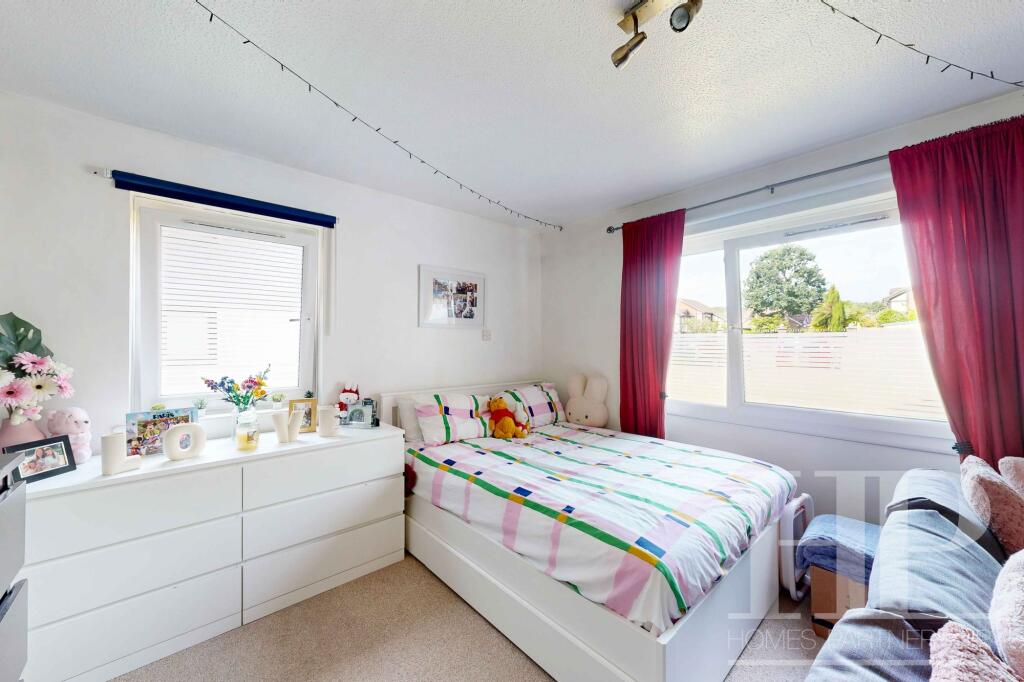 LIVING / SLEEPING AREA