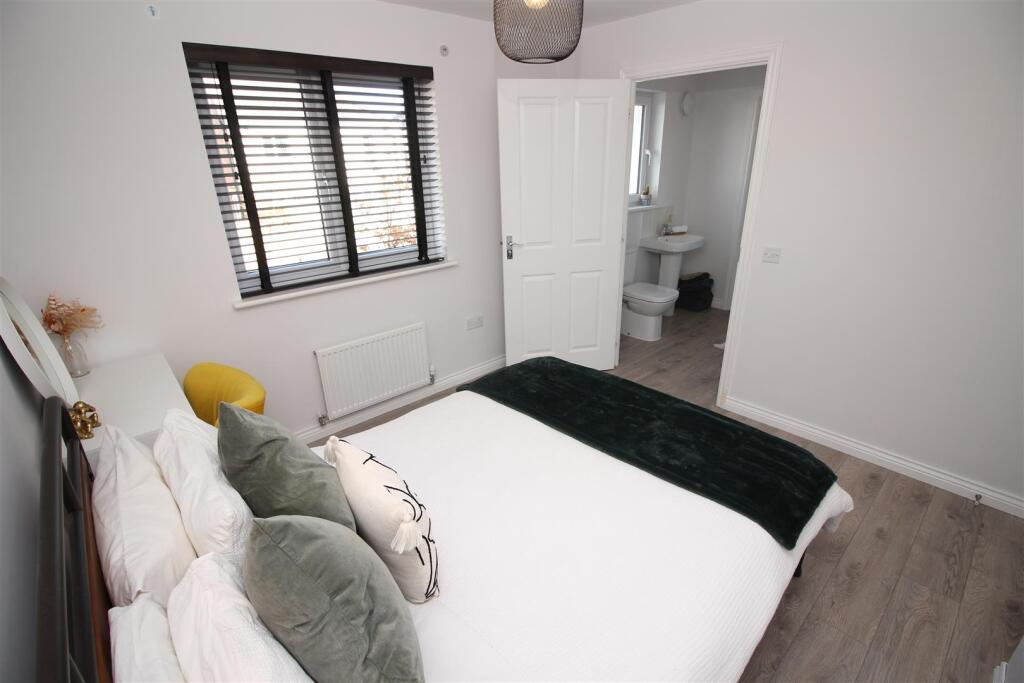 bedroom 3.JPG