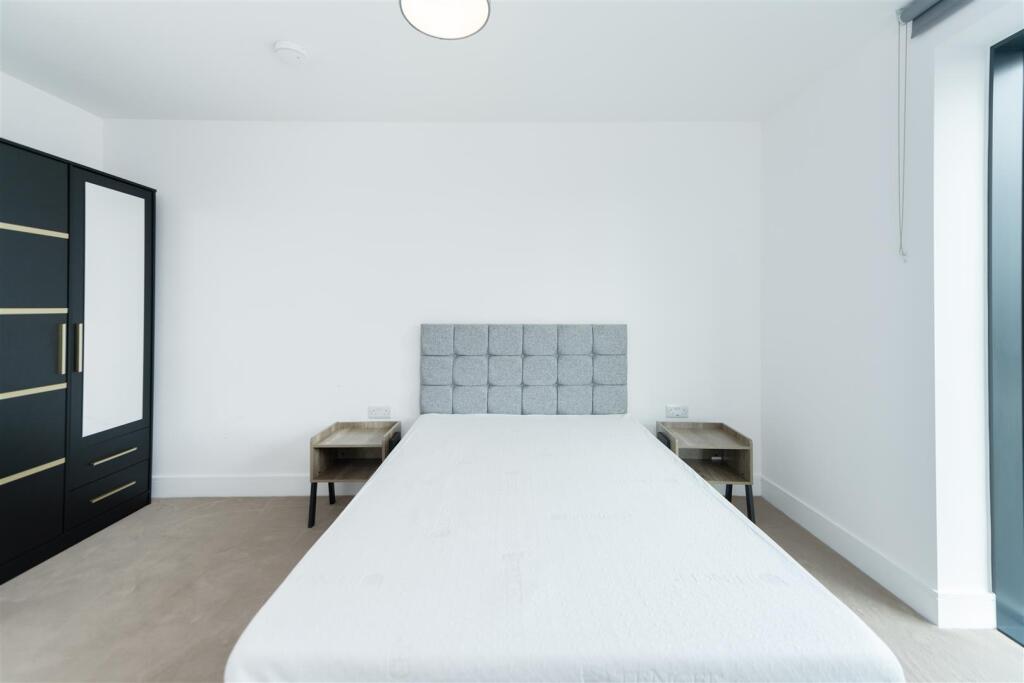 Master Bedroom    .jpg