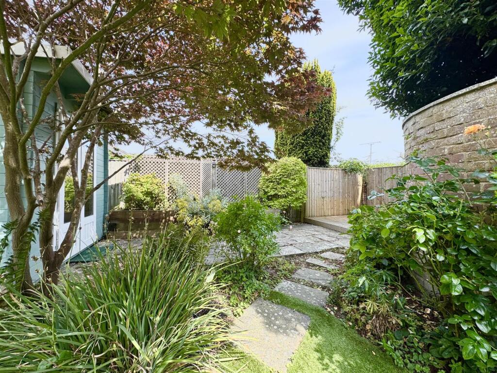 SUMMER HOUSE