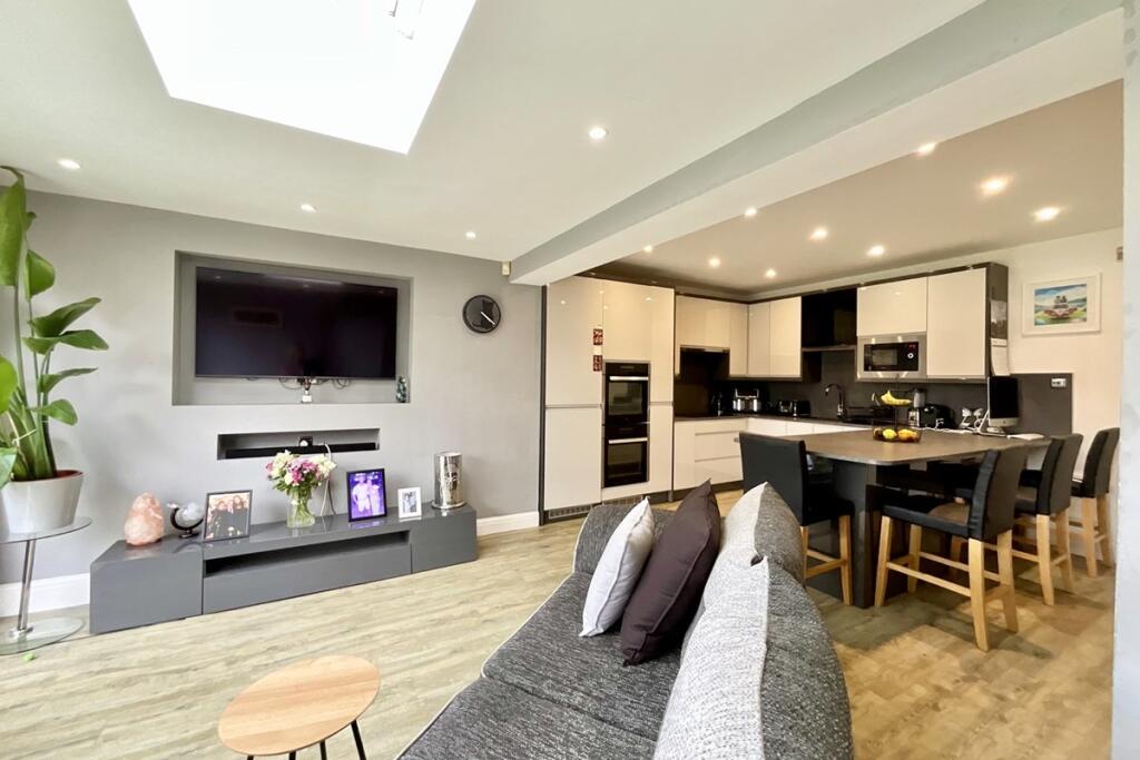 kitchen/living/dinin