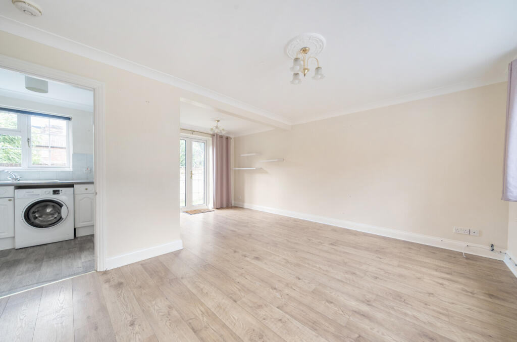 1348349-12-68b5c6...