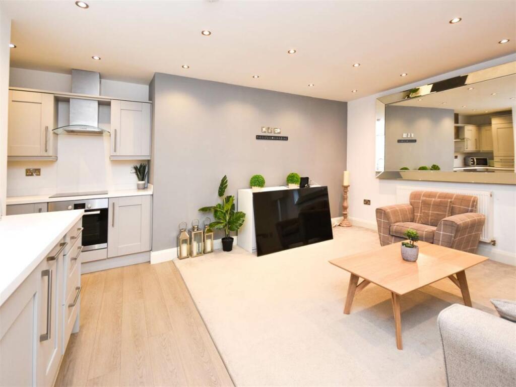 Living Room &amp; Kitche