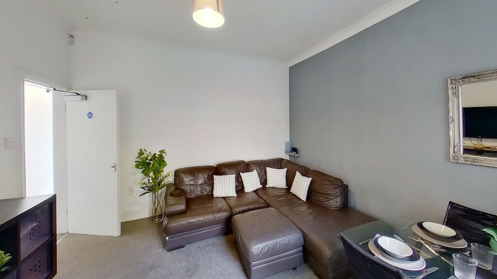 44-Wellington-Str...