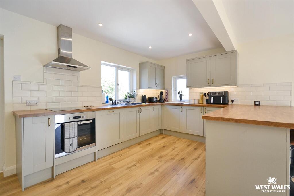 Kitchen / Living Area