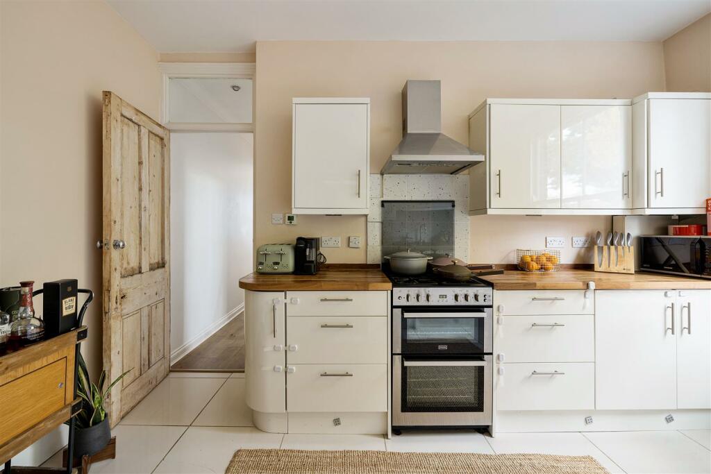Voluntary Place E11
