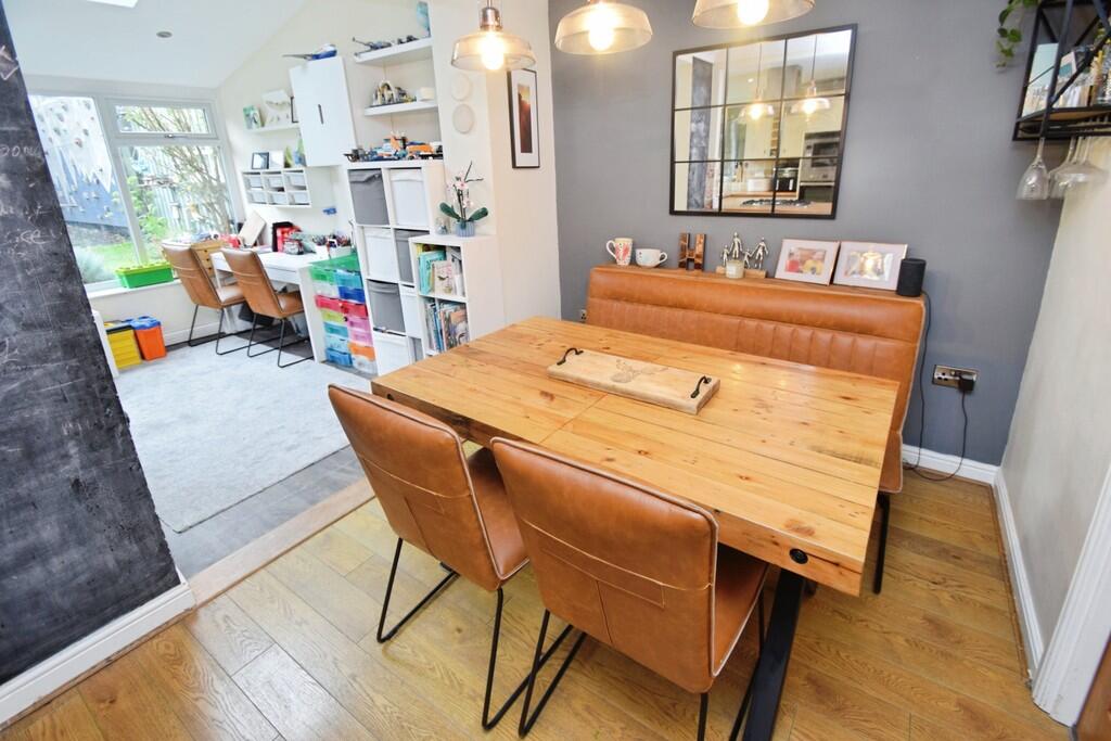 f946121a-Dining